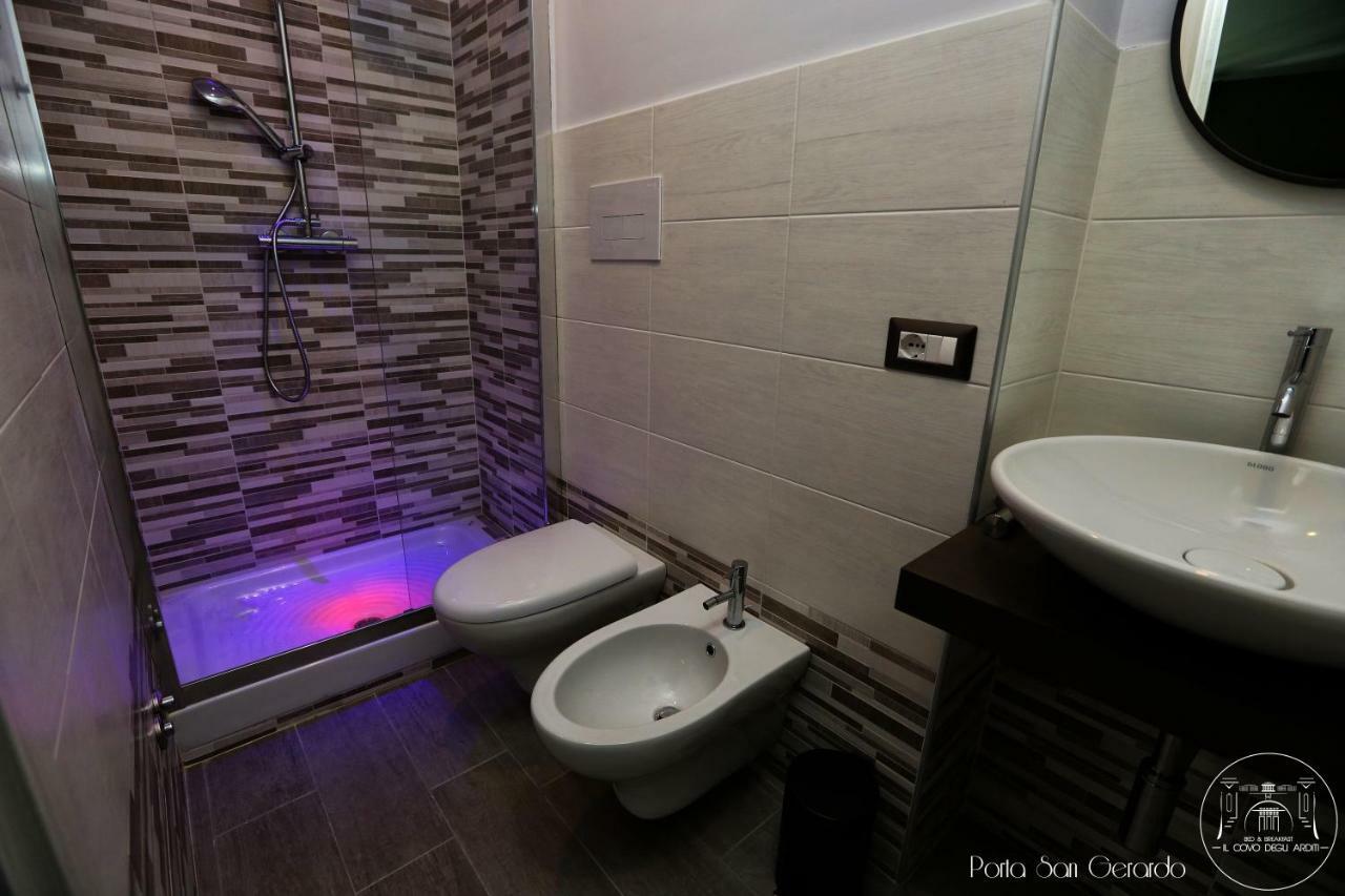 Il Covo Degli Arditi B&B โปเตนซา ภายนอก รูปภาพ