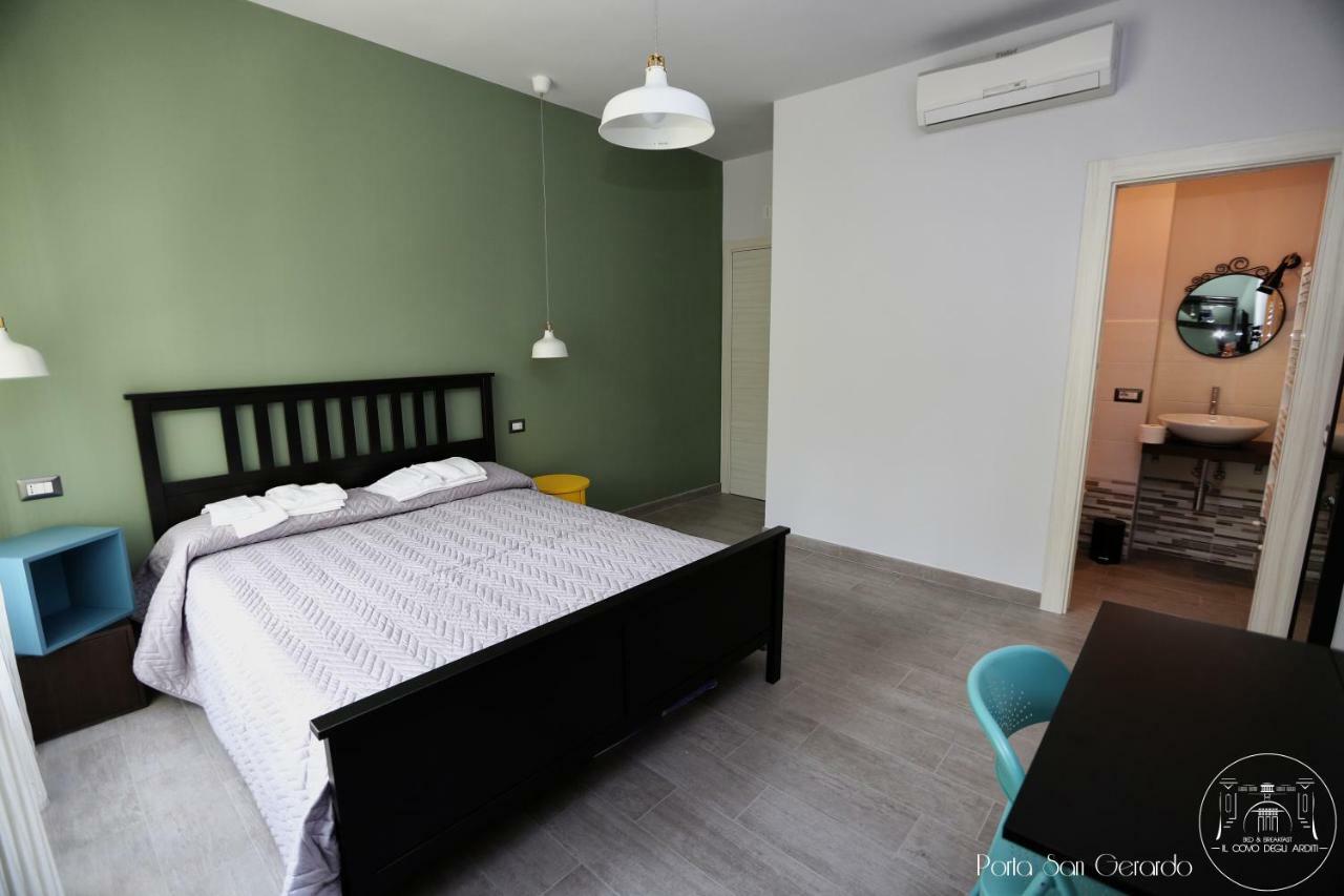 Il Covo Degli Arditi B&B โปเตนซา ภายนอก รูปภาพ